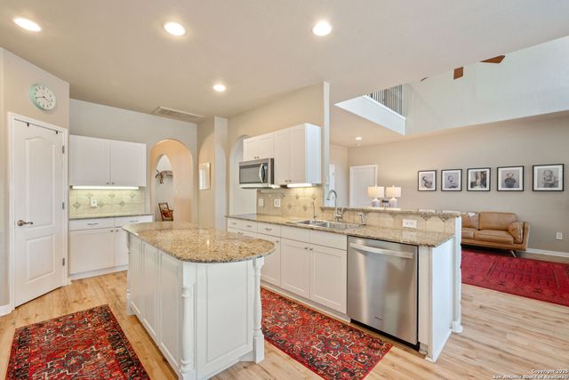 102 Kendall View Dr, Boerne, TX 78006