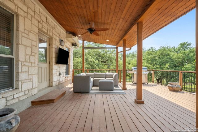 102 Kendall View Dr, Boerne, TX 78006