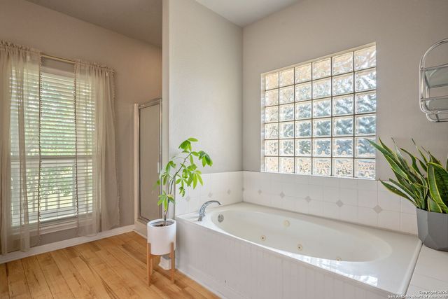 102 Kendall View Dr, Boerne, TX 78006