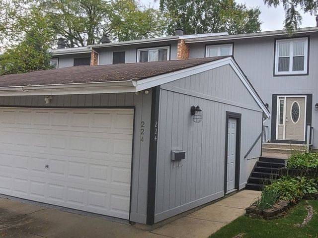224 OAKWOOD Lane, Bloomingdale, IL 60108