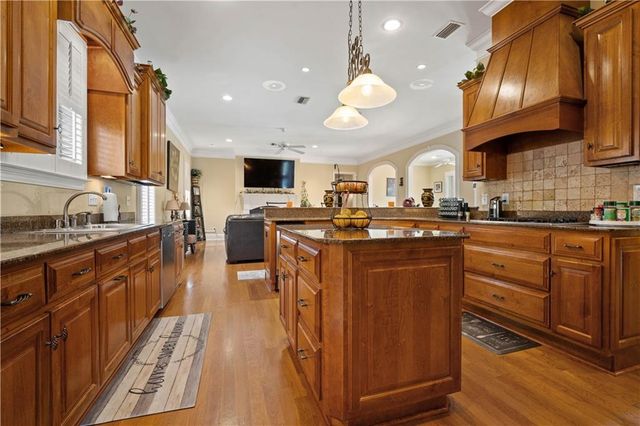 3203 Wynnfield Drive E, Mobile, AL 36695