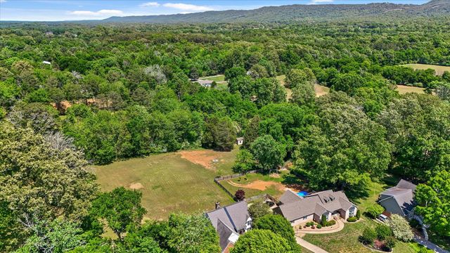 7709 Diamondhead Drive, Ooltewah, TN 37363