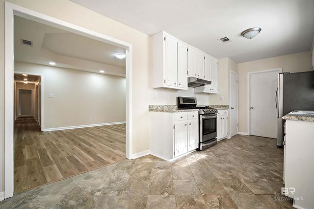 705 OAK FIELD Drive, Mobile, AL 36609