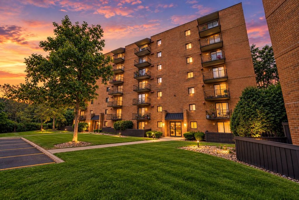 6040 Lake Bluff Drive 202, Tinley Park, IL 60477