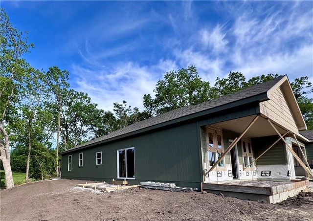 8479 Eagle Creek Drive, De Soto, KS 66018