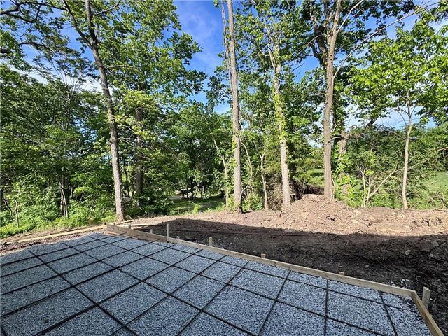 8479 Eagle Creek Drive, De Soto, KS 66018