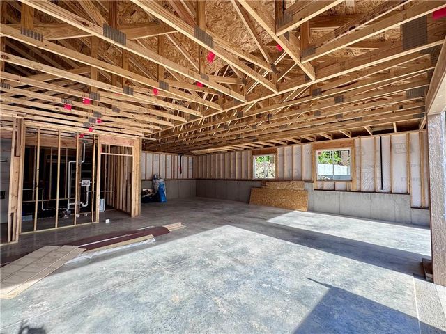 8479 Eagle Creek Drive, De Soto, KS 66018