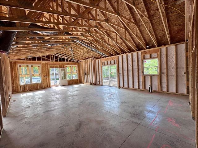 8479 Eagle Creek Drive, De Soto, KS 66018