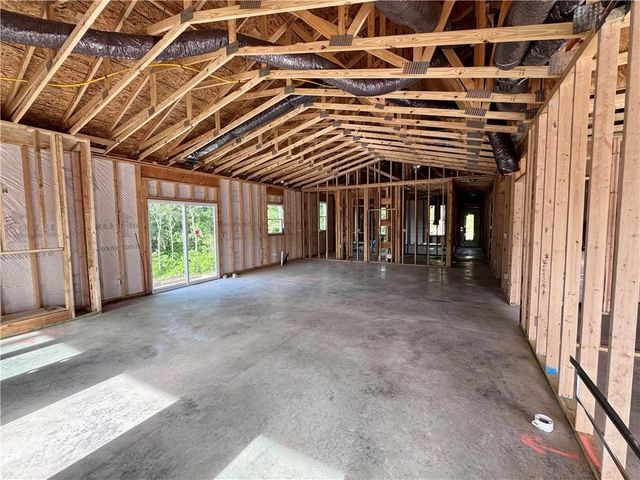 8479 Eagle Creek Drive, De Soto, KS 66018