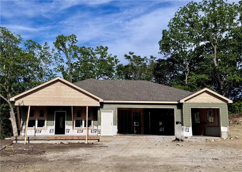 8479 Eagle Creek Drive, De Soto, KS 66018