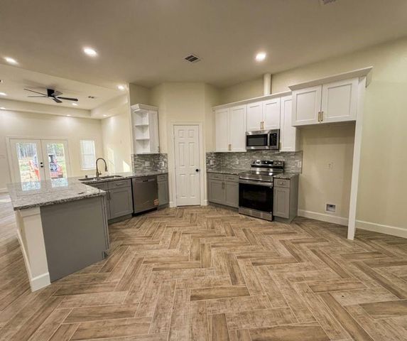 107 County Road 3372, Cleveland, TX 77327