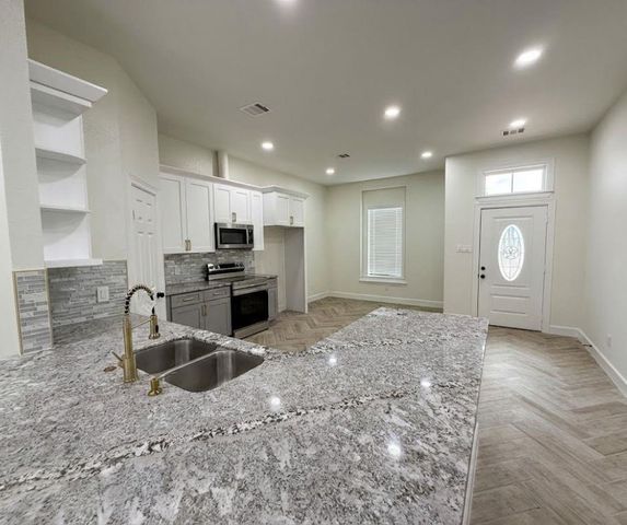 107 County Road 3372, Cleveland, TX 77327