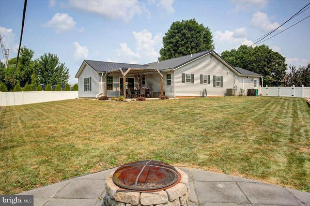 1020 BRANDON DR, Chambersburg, PA 17201