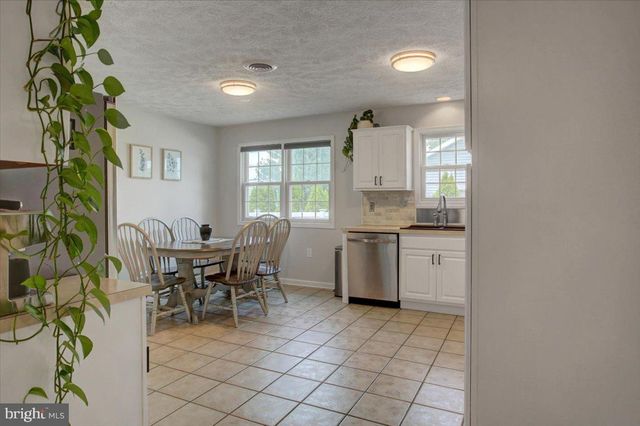 1020 BRANDON DR, Chambersburg, PA 17201