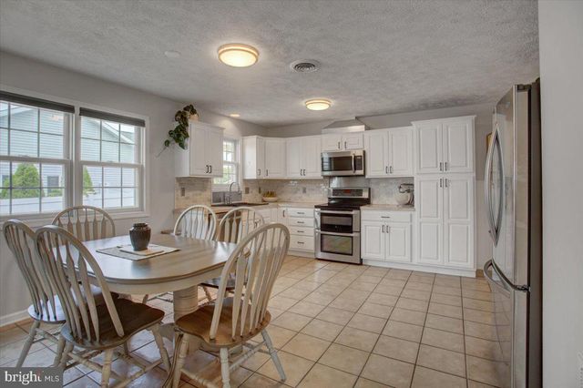 1020 BRANDON DR, Chambersburg, PA 17201