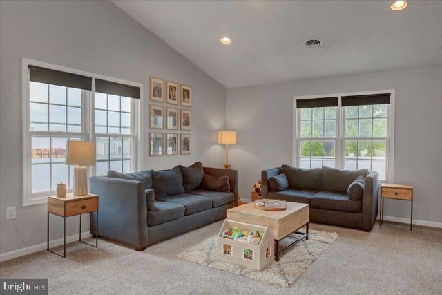 1020 BRANDON DR, Chambersburg, PA 17201
