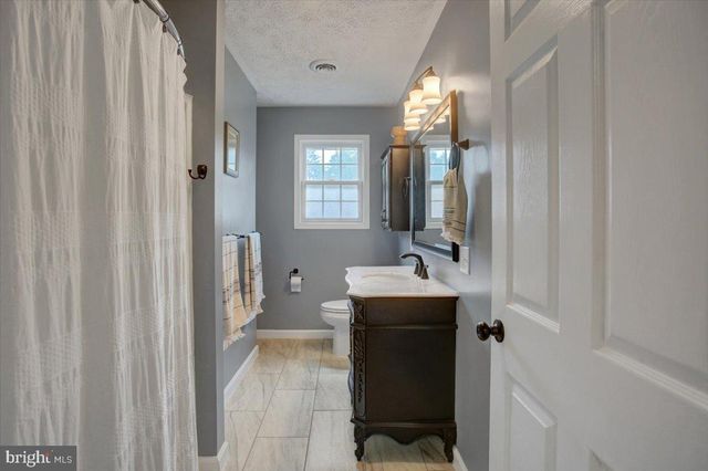 1020 BRANDON DR, Chambersburg, PA 17201