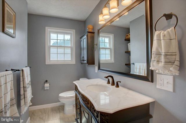 1020 BRANDON DR, Chambersburg, PA 17201