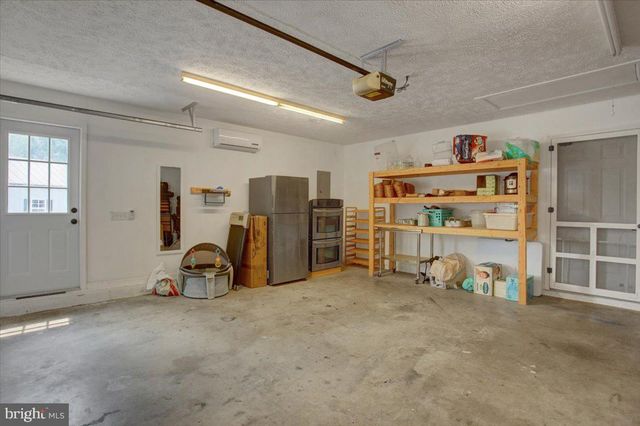 1020 BRANDON DR, Chambersburg, PA 17201