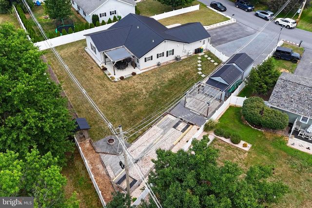 1020 BRANDON DR, Chambersburg, PA 17201