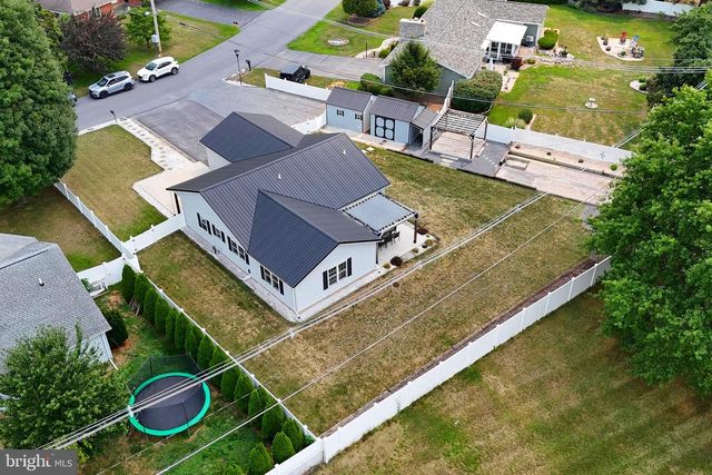 1020 BRANDON DR, Chambersburg, PA 17201
