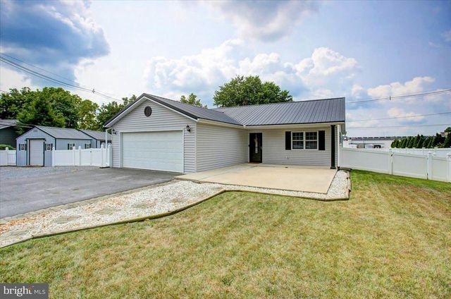 1020 BRANDON DR, Chambersburg, PA 17201