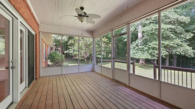 419 Laurel Crown Rd, Manchester, TN 37355
