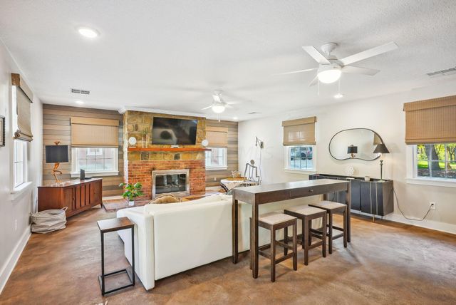 1444 Blue Jay Road, Heath, OH 43056