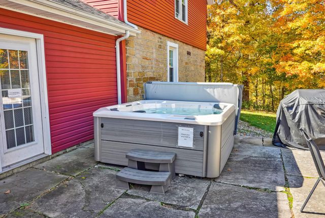 1444 Blue Jay Road, Heath, OH 43056