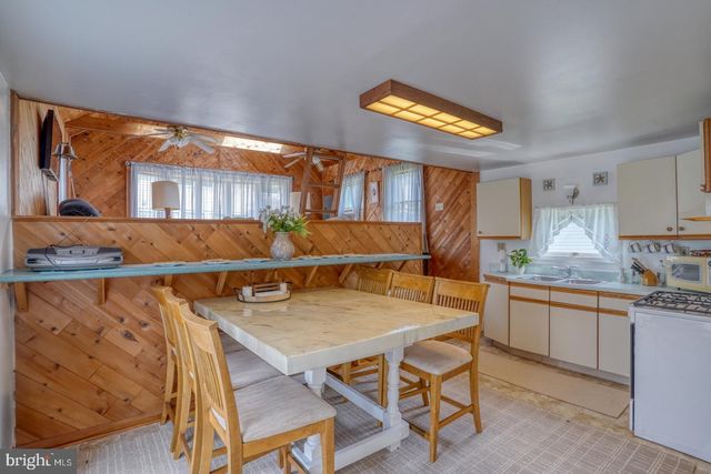 25 LOCUST ST, Earleville, MD 21919