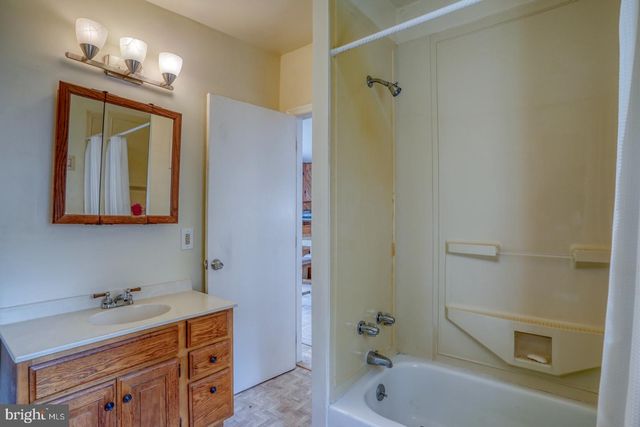 25 LOCUST ST, Earleville, MD 21919