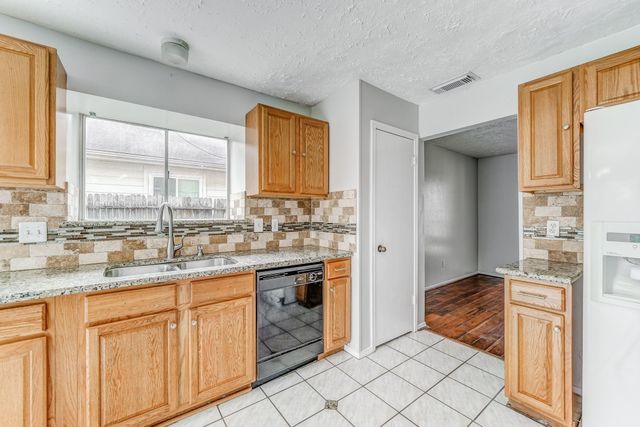 1916 Woodland Hills Drive, Missouri City, TX 77489