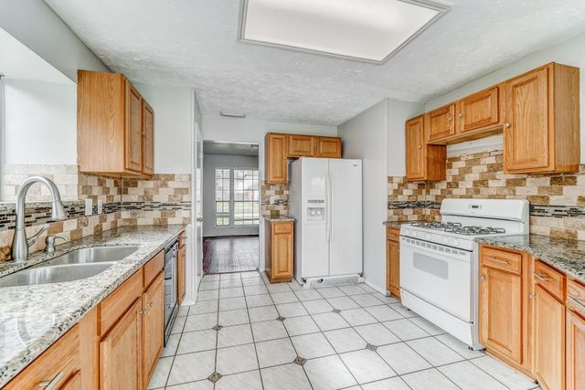 1916 Woodland Hills Drive, Missouri City, TX 77489