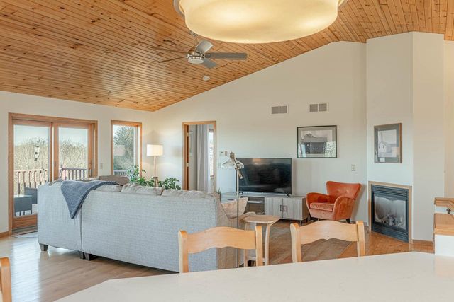 N8875 Blue Vista Lane, New Glarus, WI 53574