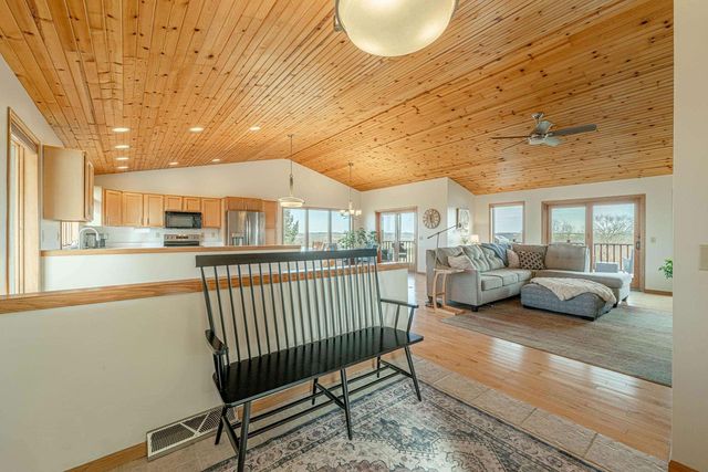 N8875 Blue Vista Lane, New Glarus, WI 53574