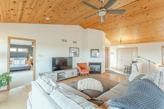 N8875 Blue Vista Lane, New Glarus, WI 53574