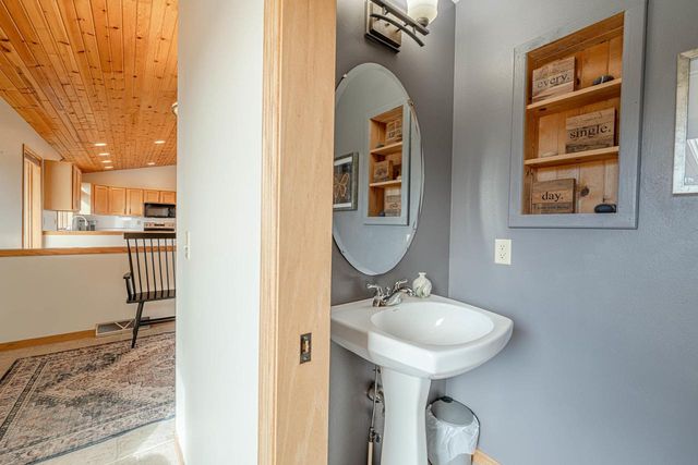 N8875 Blue Vista Lane, New Glarus, WI 53574