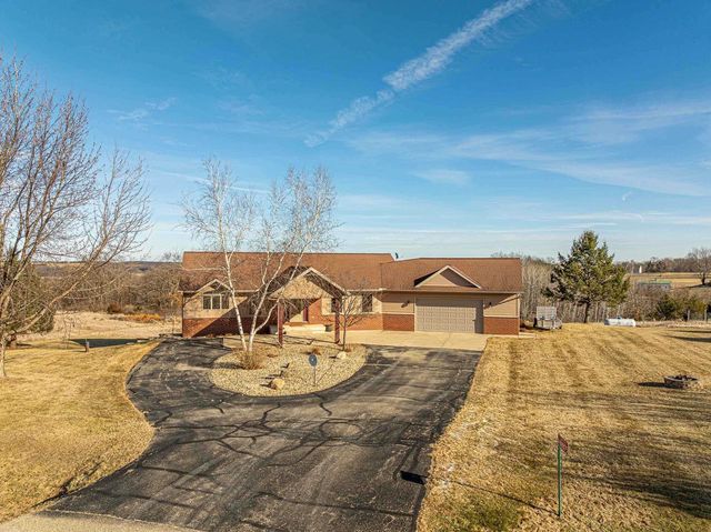 N8875 Blue Vista Lane, New Glarus, WI 53574