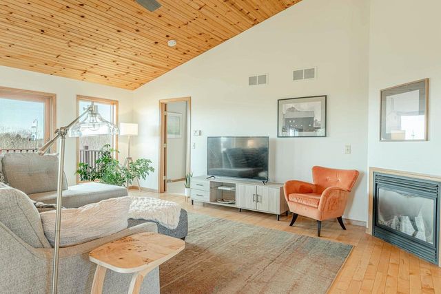 N8875 Blue Vista Lane, New Glarus, WI 53574