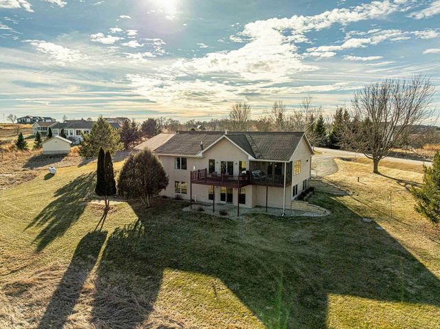 N8875 Blue Vista Lane, New Glarus, WI 53574