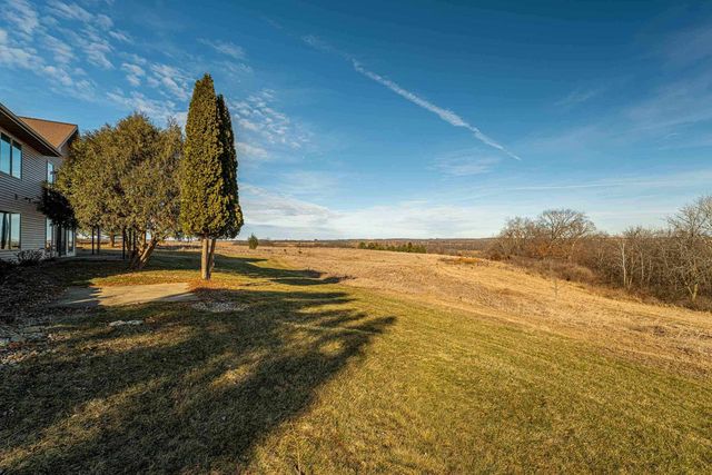 N8875 Blue Vista Lane, New Glarus, WI 53574