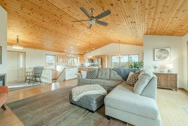 N8875 Blue Vista Lane, New Glarus, WI 53574