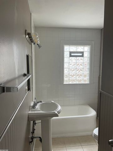 26 Hollywood Court, Mount Clemens, MI 48043