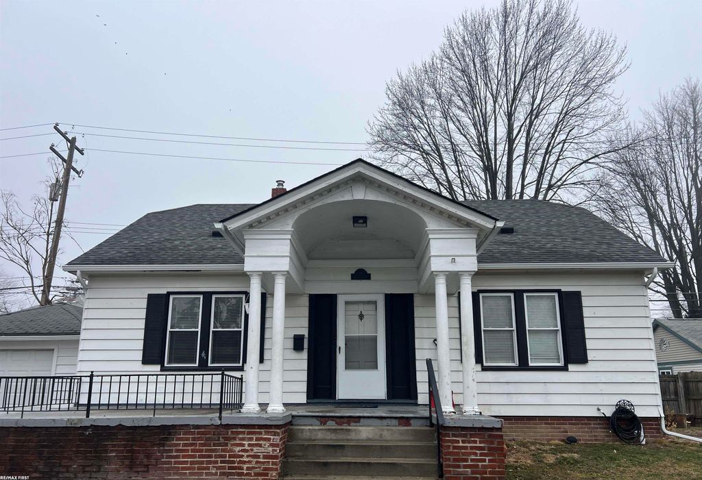 26 Hollywood Court, Mount Clemens, MI 48043