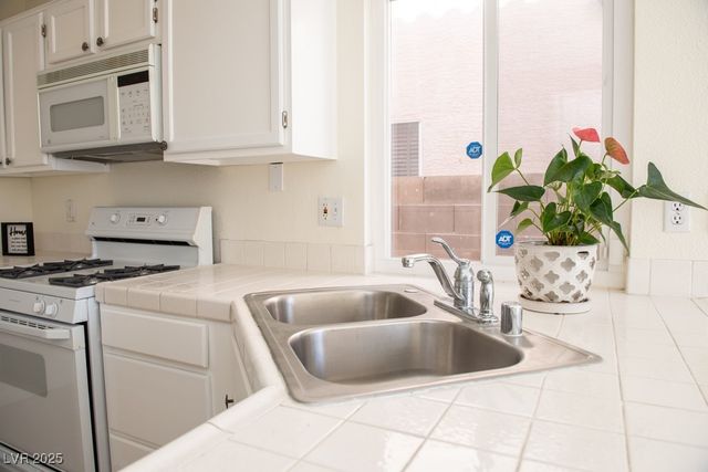 6984 Wineberry Drive, Las Vegas, NV 89119