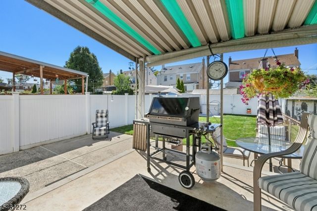 609 Arnett St, Elizabeth City, NJ 07202