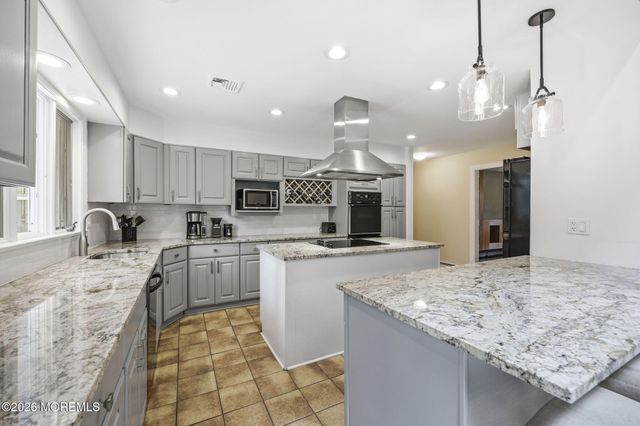 3 Warren Drive, Marlboro, NJ 07746