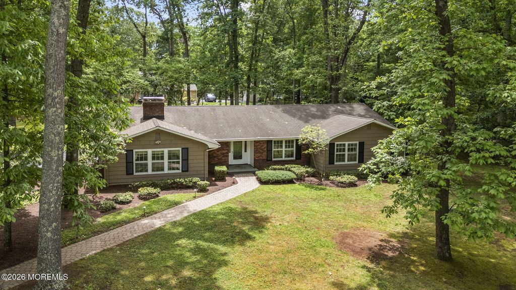 3 Warren Drive, Marlboro, NJ 07746