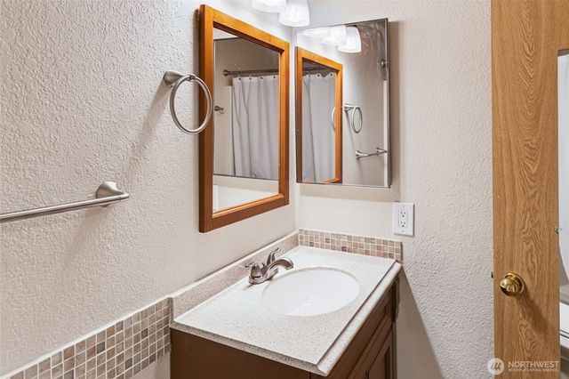 6105 Carmel Lane SE, Lacey, WA 98503