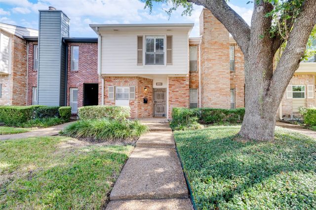 1035 Fountain View Drive, Houston, TX 77057